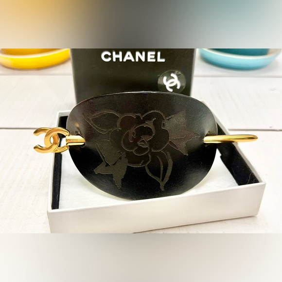 Chanel Gold Logo Leather Camellia Flower Hair Pin Accessory - Picture 9 of 10